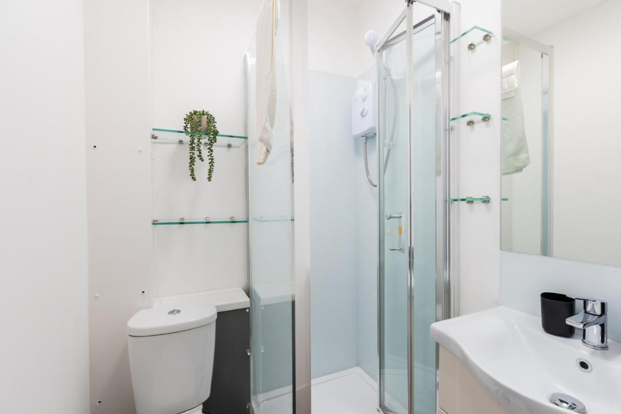 Large Studio Apartment 30 Mins To Oxford Street ลอนดอน ภายนอก รูปภาพ