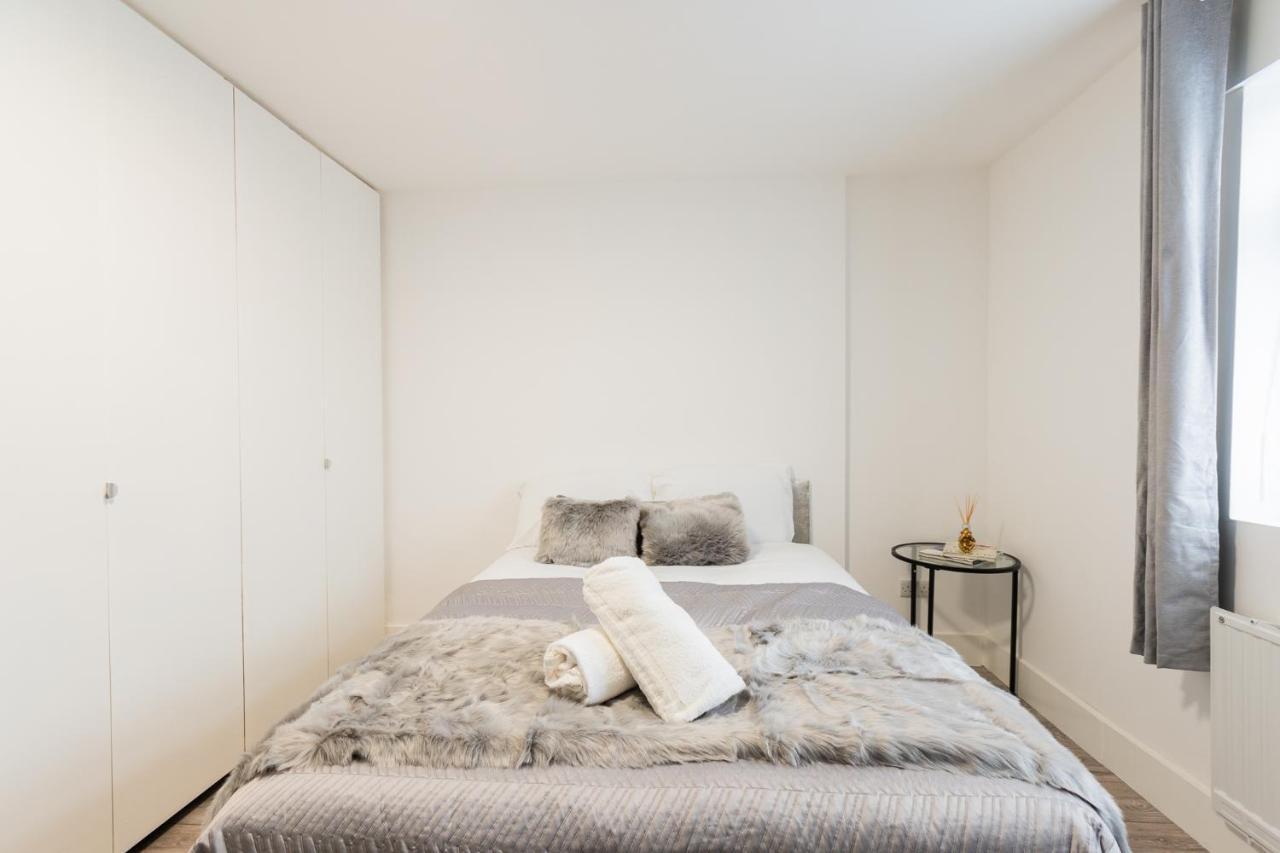 Large Studio Apartment 30 Mins To Oxford Street ลอนดอน ภายนอก รูปภาพ