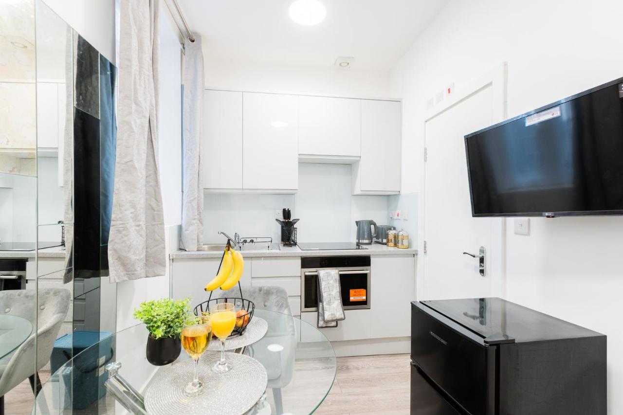 Large Studio Apartment 30 Mins To Oxford Street ลอนดอน ภายนอก รูปภาพ