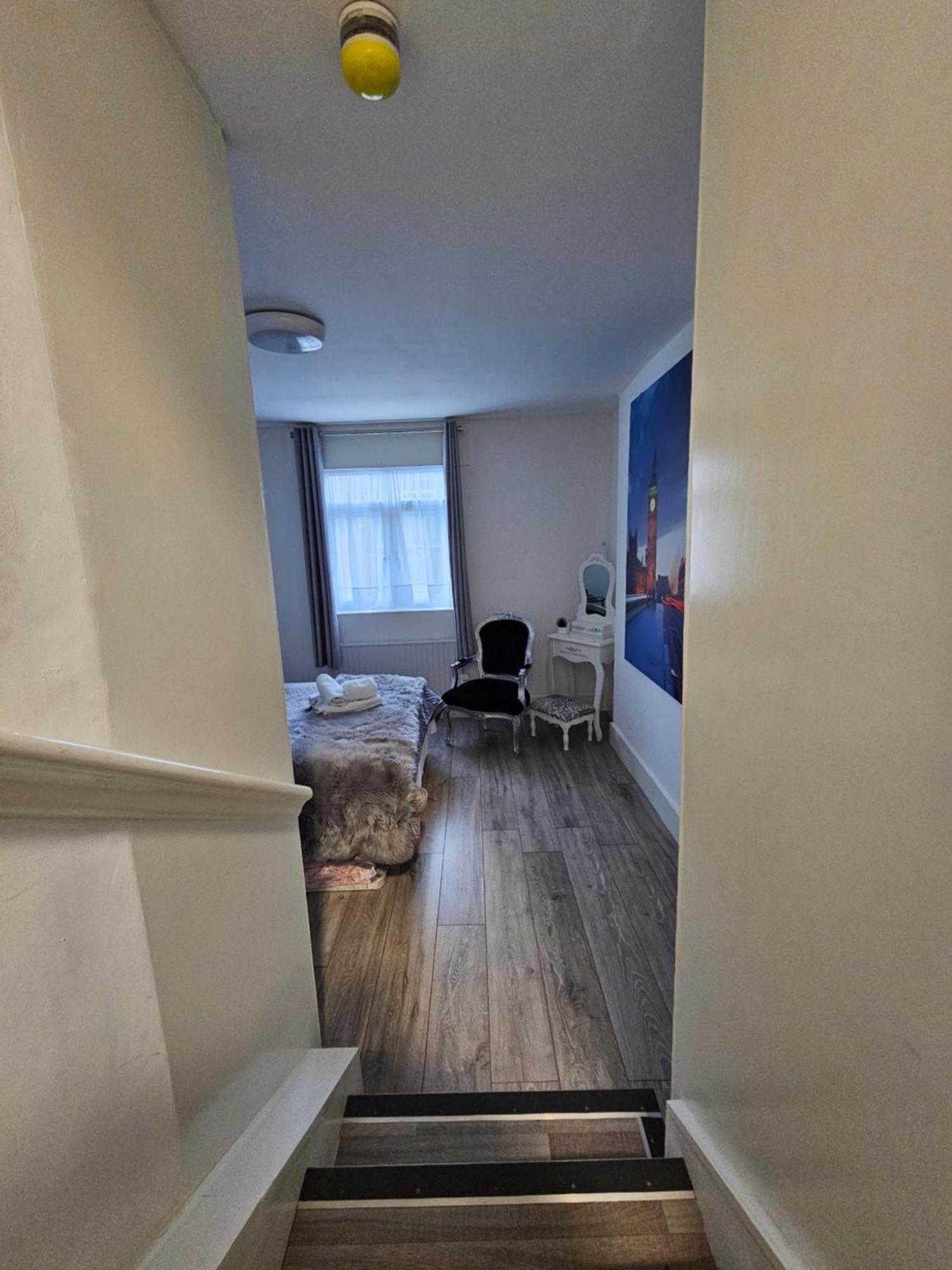 Large Studio Apartment 30 Mins To Oxford Street ลอนดอน ภายนอก รูปภาพ